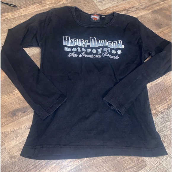 HD bundle of 2 good condition long sleeve shirts.Size Medium check out my closet - Picture 3 of 10